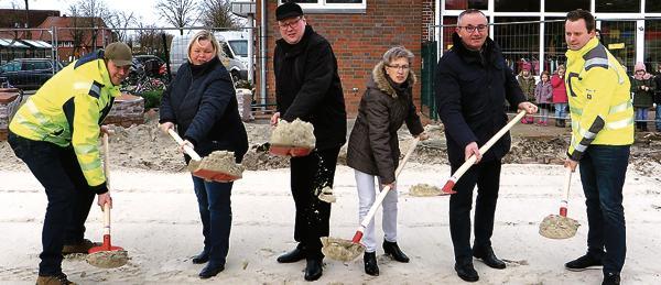 Erster Spatenstich für Begegnungszentrum